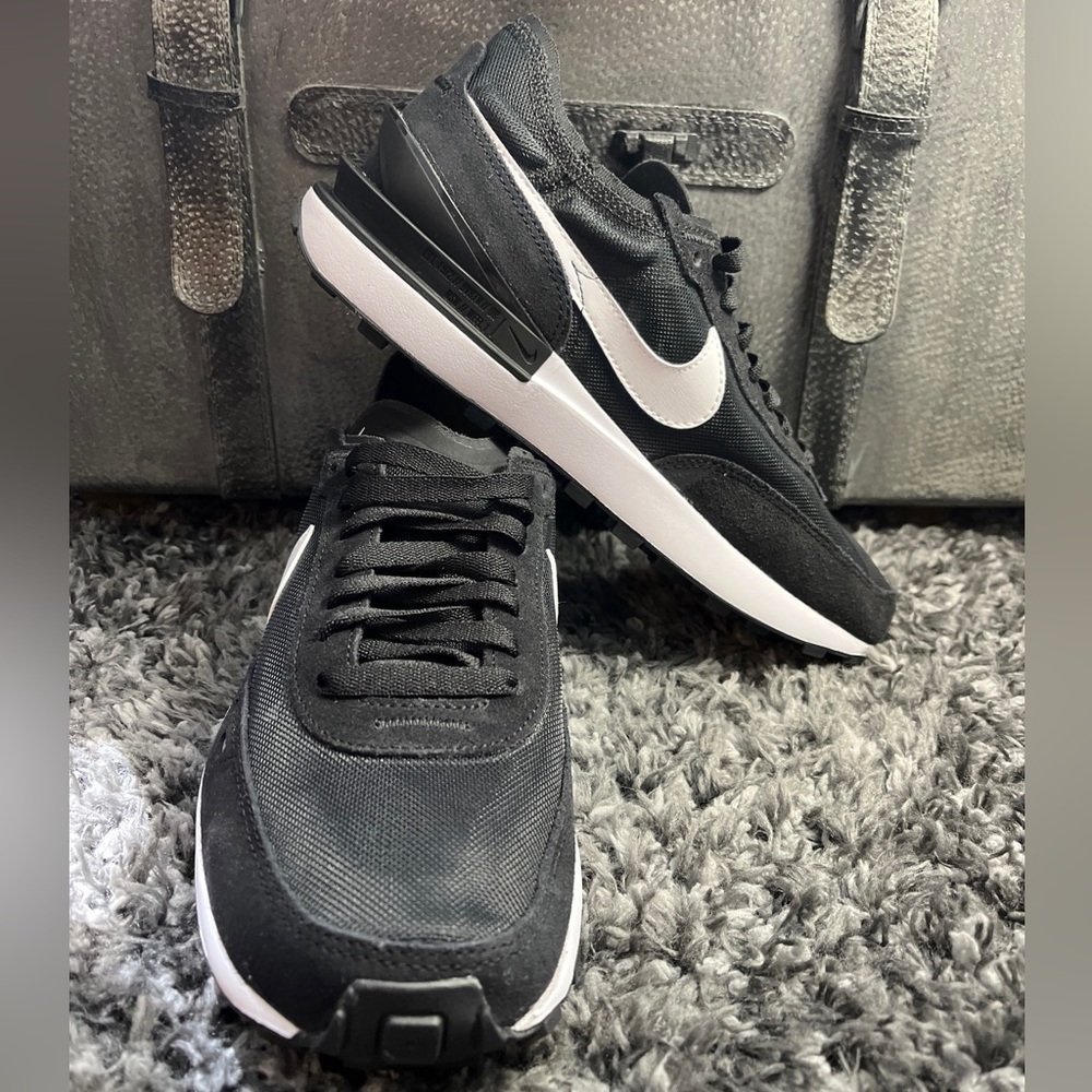 Nike Waffle One Womens Black White Shoes Sneakers DC2533 001
